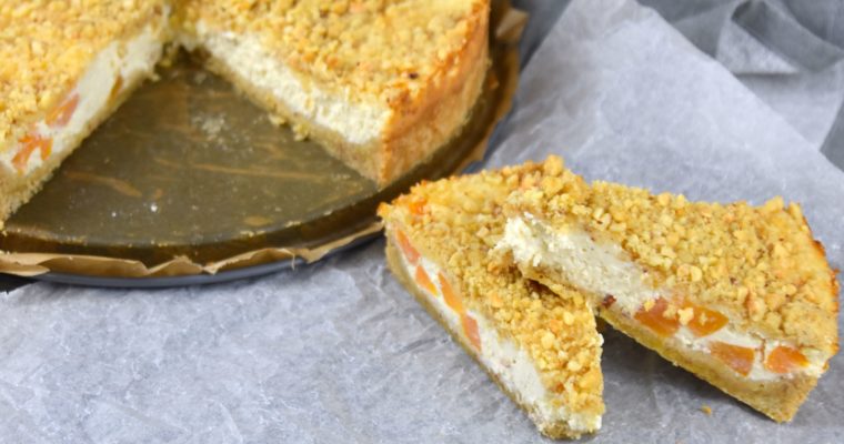 Pfirsich-Cheesecake mit Mandel-Knusperstreuseln