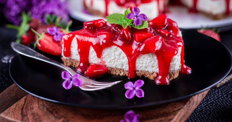 No-Bake Zitronen-Cheesecake mit Erdbeer-Topping