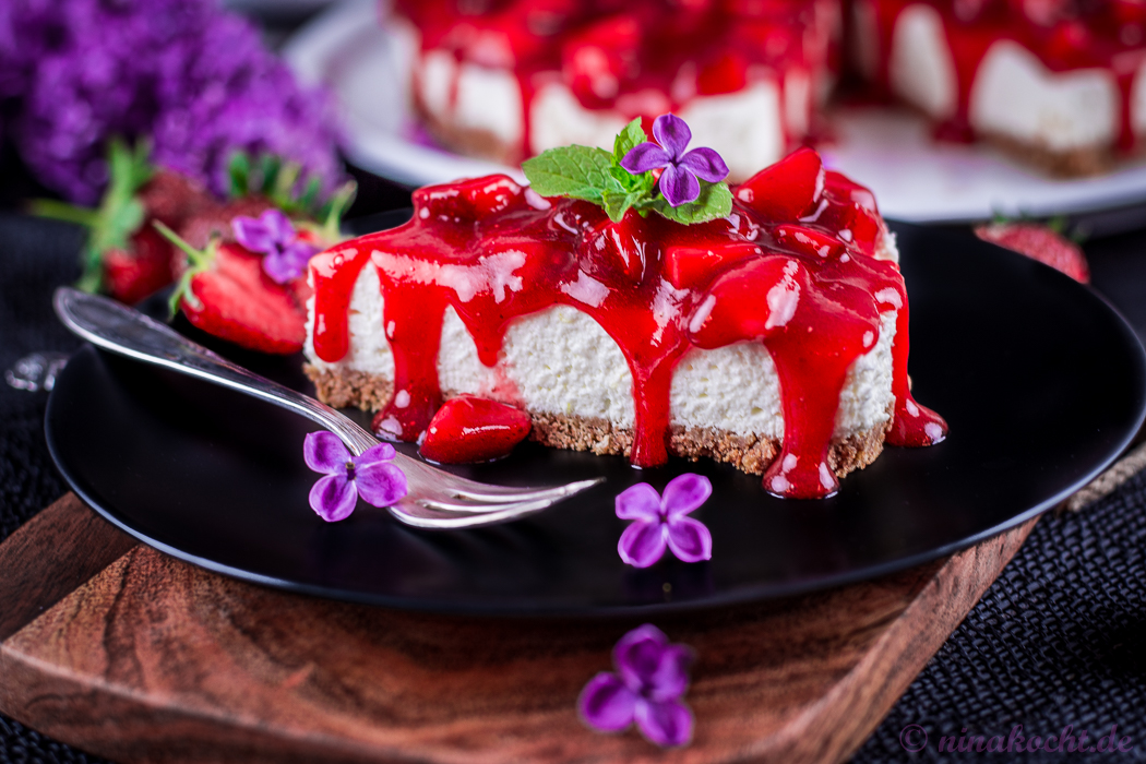 No-Bake Zitronen-Cheesecake mit Erdbeer-Topping – Ninakocht.de