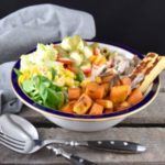 Herbstliche Süßkartoffel Salad Bowl mit cremigem Parmesan-Dressing Rezept by ninakocht.de